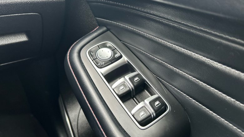 MG Hs 1.5 T-GDI Exclusive 5dr DCT Petrol Hatchback